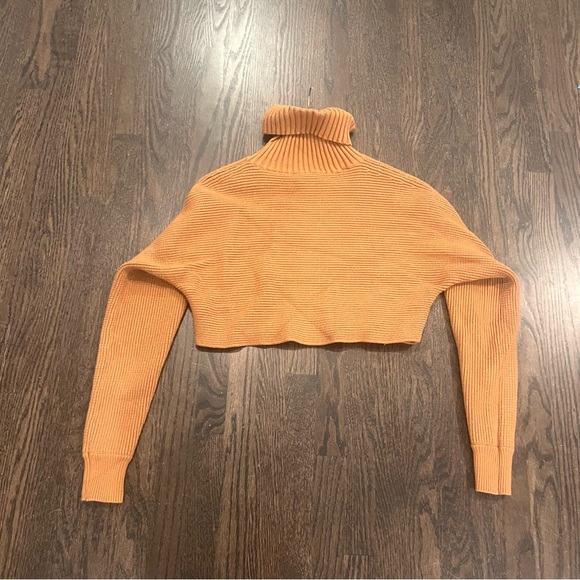 House of Harlow 1960 Camel Cropped Ribbed Sweater - Picture 9 of 9